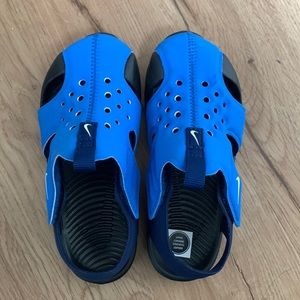 Nike toddler sandals with Velcro sides